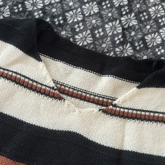 Botique Sweater - Picture 2 of 2